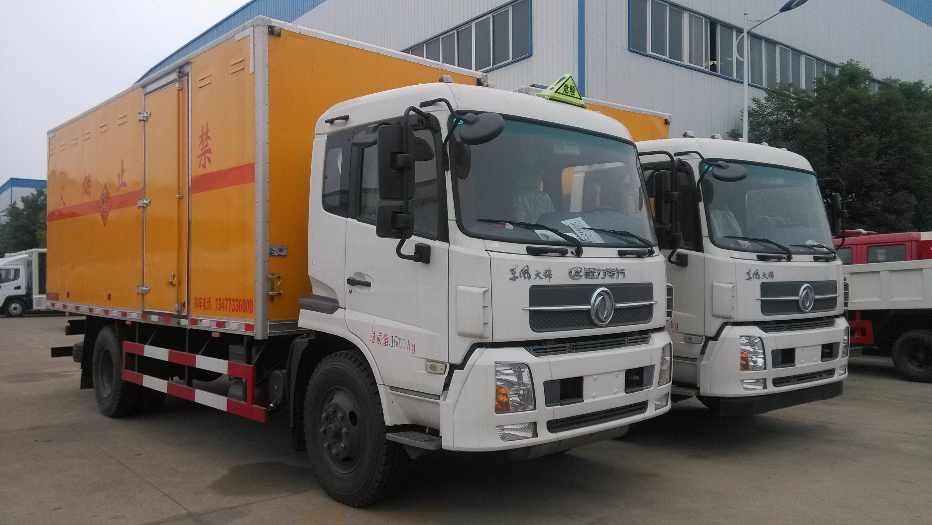 危險(xiǎn)品平板車(chē)