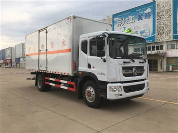 危險(xiǎn)品平板車(chē)